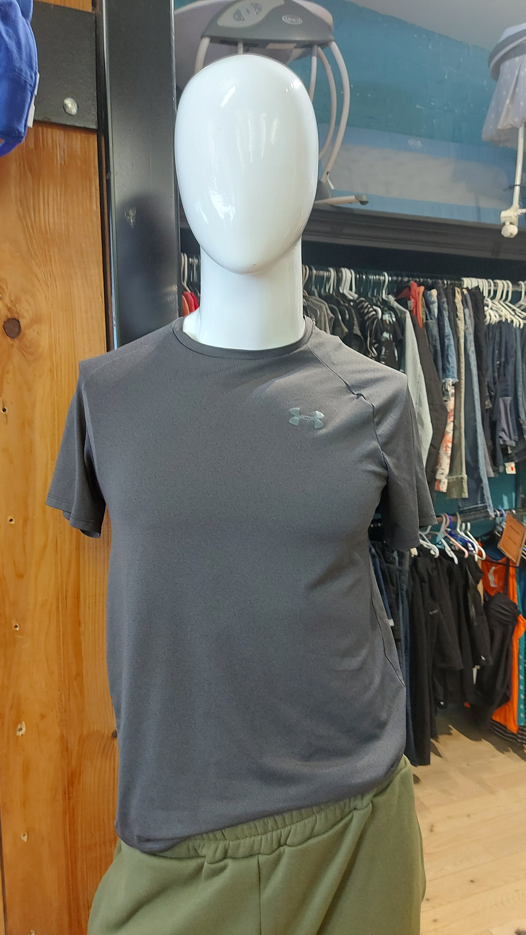 UA black tee S