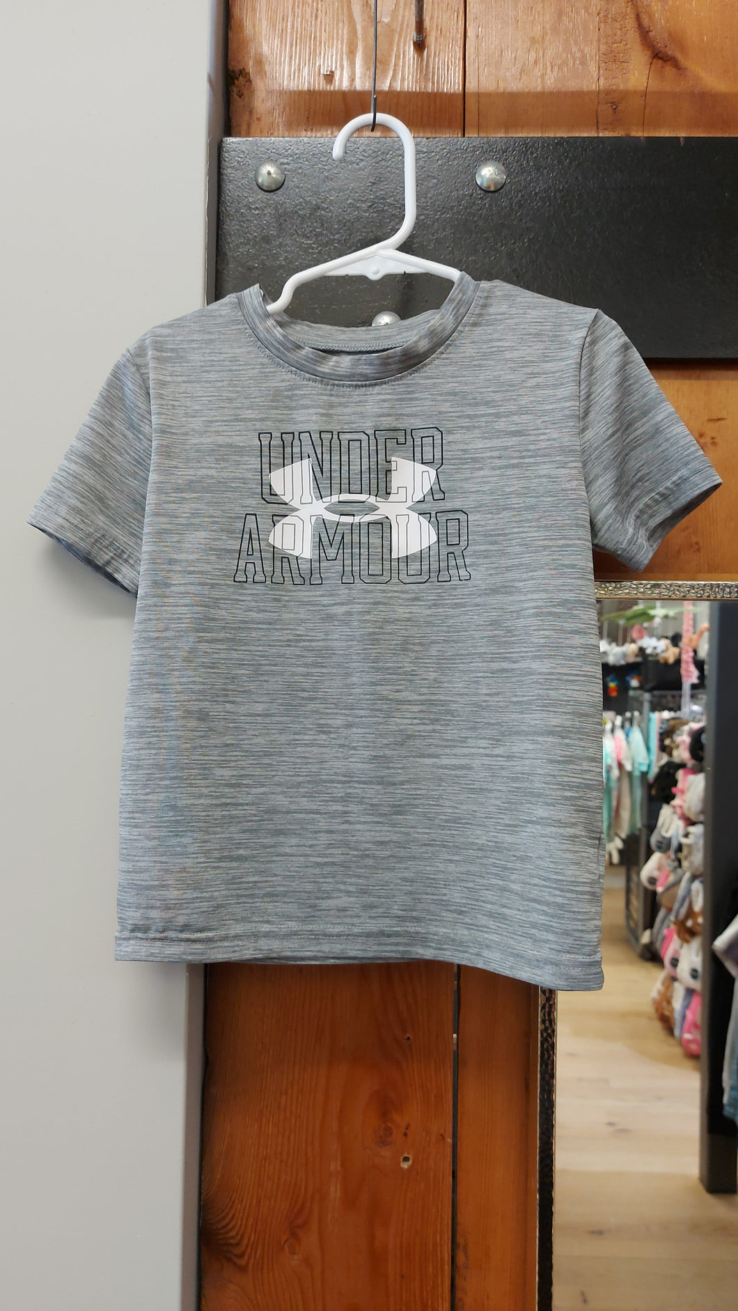 UA grey/white tee 4